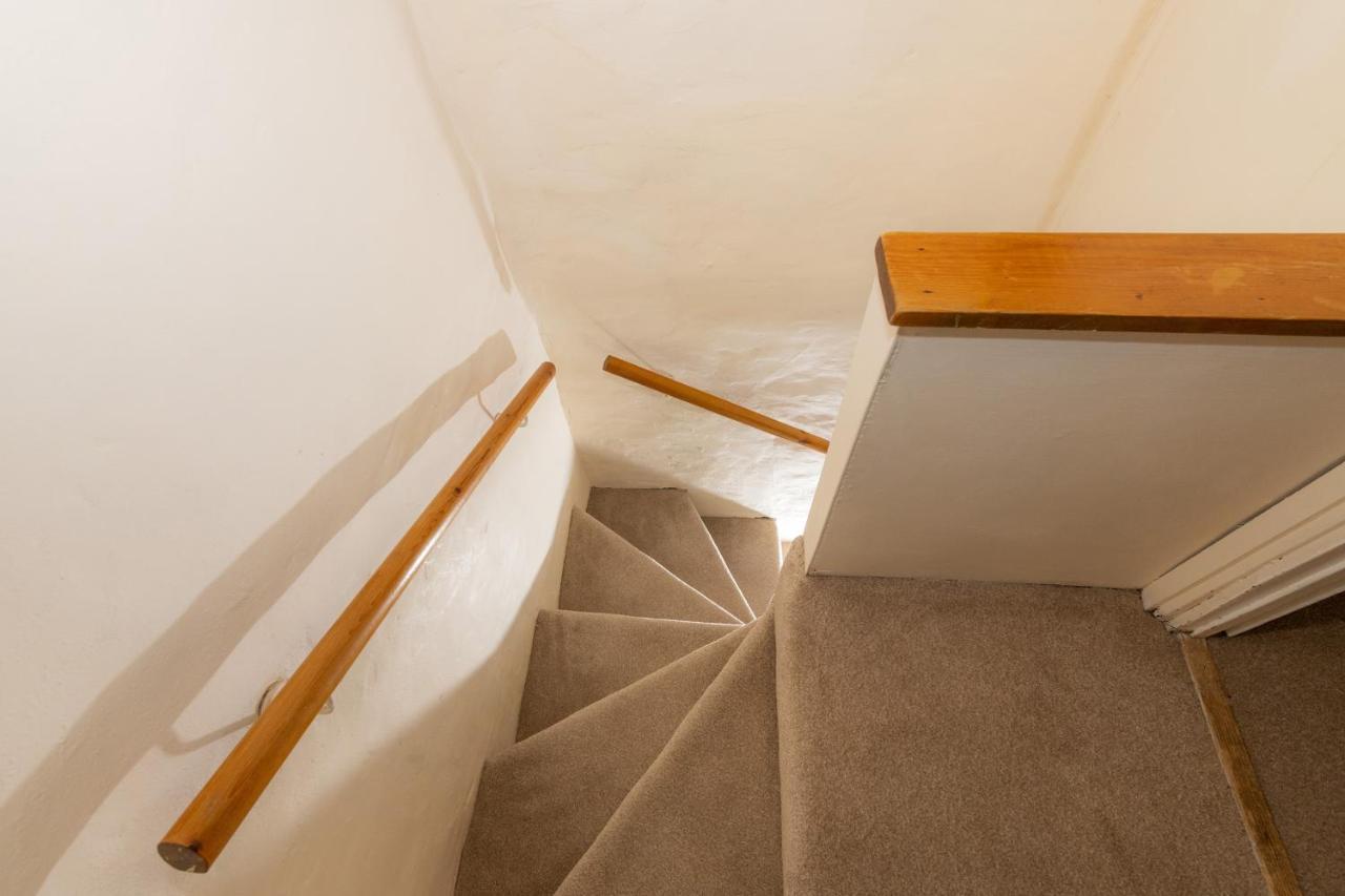 Tri Deg Un, For 2 Adults And 2 Children